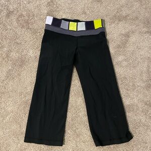 Lululemon black cropped reversible capri yoga pants women’s size 6